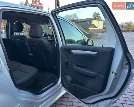 Серый Мерседес Б-класс, объемом двигателя 1.7 л и пробегом 237 тыс. км за 6999 $, фото 23 на Automoto.ua