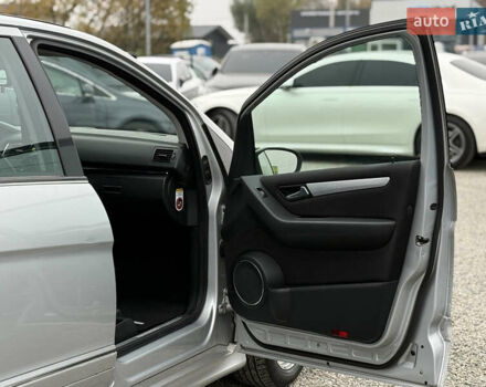 Сірий Мерседес Б-клас, об'ємом двигуна 2 л та пробігом 253 тис. км за 6900 $, фото 13 на Automoto.ua