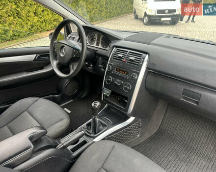 Сірий Мерседес Б-клас, об'ємом двигуна 1.99 л та пробігом 265 тис. км за 5700 $, фото 12 на Automoto.ua
