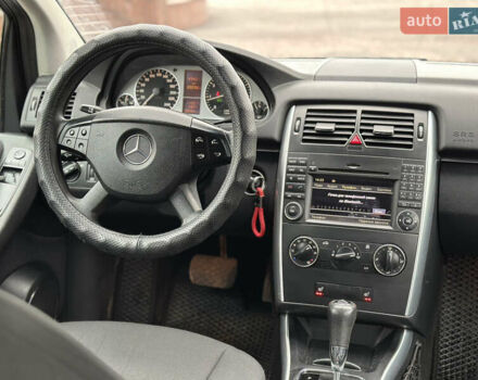 Серый Мерседес Б-класс, объемом двигателя 1.7 л и пробегом 237 тыс. км за 6600 $, фото 30 на Automoto.ua