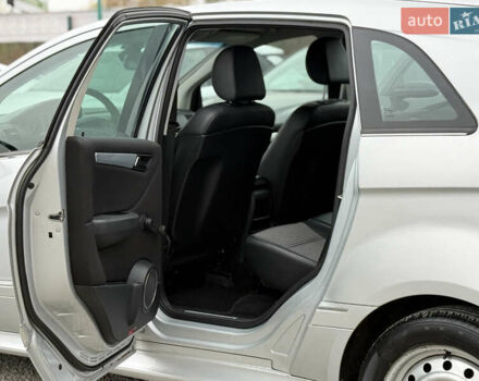 Сірий Мерседес Б-клас, об'ємом двигуна 2 л та пробігом 253 тис. км за 6900 $, фото 27 на Automoto.ua