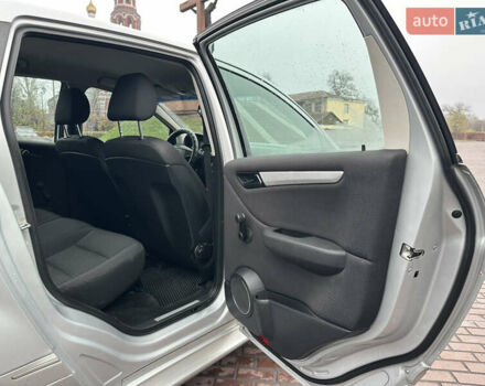 Серый Мерседес Б-класс, объемом двигателя 1.7 л и пробегом 237 тыс. км за 6600 $, фото 20 на Automoto.ua