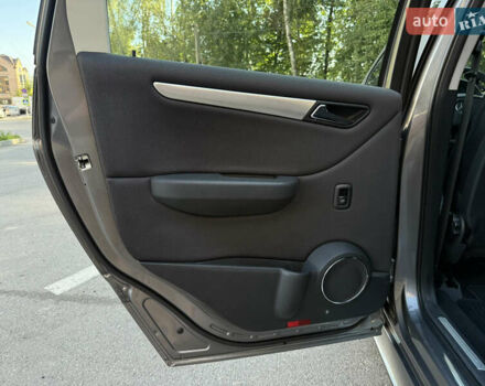 Мерседес Б-класс 2009 в Тернополе на Automoto.ua Серый Мерседес Б-класс, объемом двигателя 1.7 л и пробегом 196 тыс. км за 6800 $, фото 28 на Automoto.ua