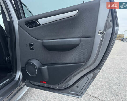 Сірий Мерседес Б-клас, об'ємом двигуна 1.7 л та пробігом 205 тис. км за 9100 $, фото 54 на Automoto.ua