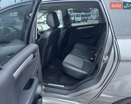 Сірий Мерседес Б-клас, об'ємом двигуна 1.7 л та пробігом 205 тис. км за 9100 $, фото 43 на Automoto.ua