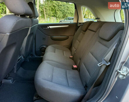 Мерседес Б-класс 2009 в Тернополе на Automoto.ua Серый Мерседес Б-класс, объемом двигателя 1.7 л и пробегом 196 тыс. км за 6800 $, фото 30 на Automoto.ua