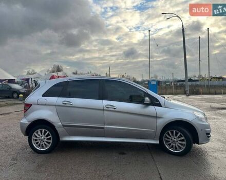 Серый Мерседес Б-класс, объемом двигателя 2 л и пробегом 235 тыс. км за 5500 $, фото 3 на Automoto.ua