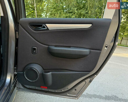 Мерседес Б-класс 2009 в Тернополе на Automoto.ua Серый Мерседес Б-класс, объемом двигателя 1.7 л и пробегом 196 тыс. км за 6800 $, фото 32 на Automoto.ua