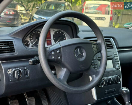 Мерседес Б-класс 2009 в Тернополе на Automoto.ua Серый Мерседес Б-класс, объемом двигателя 1.7 л и пробегом 196 тыс. км за 6800 $, фото 16 на Automoto.ua