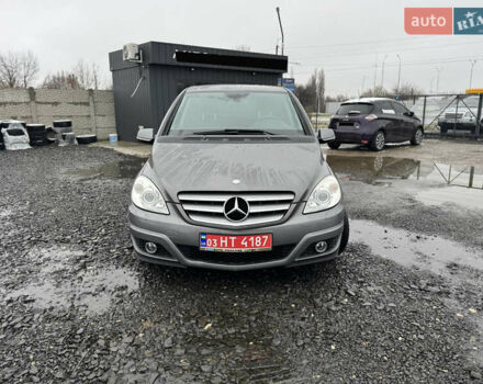 Серый Мерседес Б-класс, объемом двигателя 1.7 л и пробегом 219 тыс. км за 8250 $, фото 1 на Automoto.ua