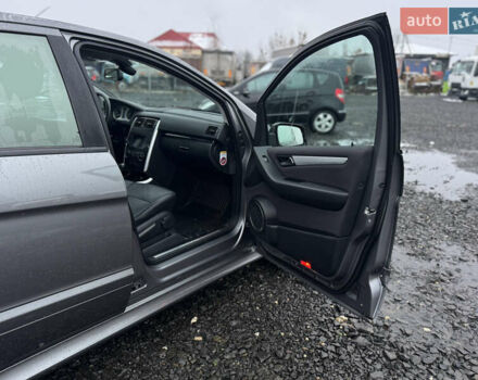 Серый Мерседес Б-класс, объемом двигателя 1.7 л и пробегом 219 тыс. км за 8250 $, фото 26 на Automoto.ua