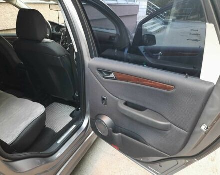 Сірий Мерседес Б-клас, об'ємом двигуна 2 л та пробігом 256 тис. км за 6100 $, фото 4 на Automoto.ua