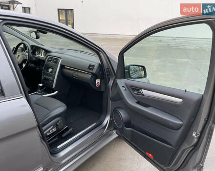 Сірий Мерседес Б-клас, об'ємом двигуна 1.7 л та пробігом 195 тис. км за 8300 $, фото 22 на Automoto.ua