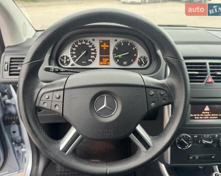 Серый Мерседес Б-класс, объемом двигателя 1.7 л и пробегом 119 тыс. км за 8900 $, фото 32 на Automoto.ua