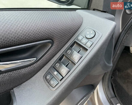 Сірий Мерседес Б-клас, об'ємом двигуна 1.7 л та пробігом 195 тис. км за 8300 $, фото 13 на Automoto.ua