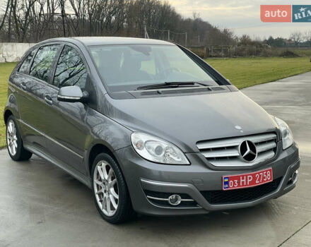 Сірий Мерседес Б-клас, об'ємом двигуна 1.7 л та пробігом 195 тис. км за 8300 $, фото 11 на Automoto.ua