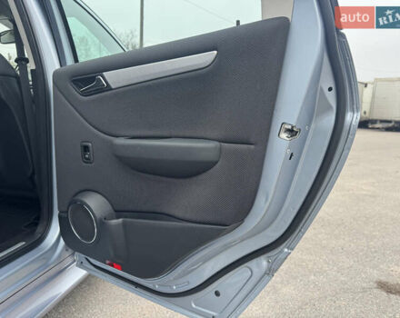 Серый Мерседес Б-класс, объемом двигателя 1.7 л и пробегом 119 тыс. км за 8900 $, фото 54 на Automoto.ua