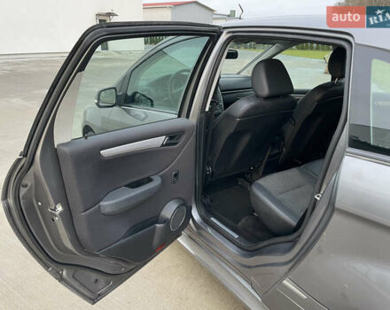 Сірий Мерседес Б-клас, об'ємом двигуна 1.7 л та пробігом 195 тис. км за 8300 $, фото 20 на Automoto.ua