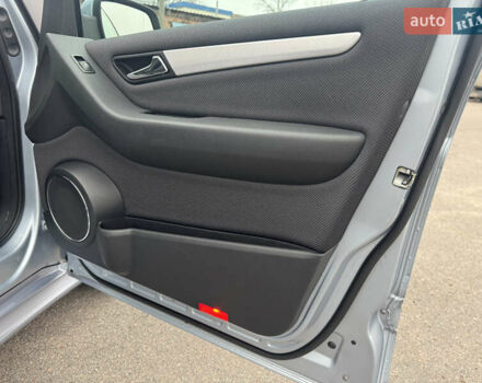 Серый Мерседес Б-класс, объемом двигателя 1.7 л и пробегом 119 тыс. км за 8900 $, фото 63 на Automoto.ua