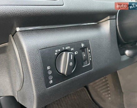 Сірий Мерседес Б-клас, об'ємом двигуна 1.7 л та пробігом 195 тис. км за 8300 $, фото 16 на Automoto.ua