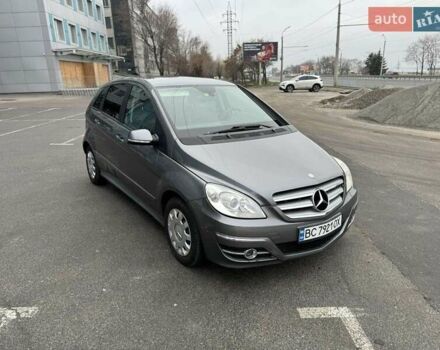 Серый Мерседес Б-класс, объемом двигателя 1.7 л и пробегом 199 тыс. км за 5499 $, фото 2 на Automoto.ua