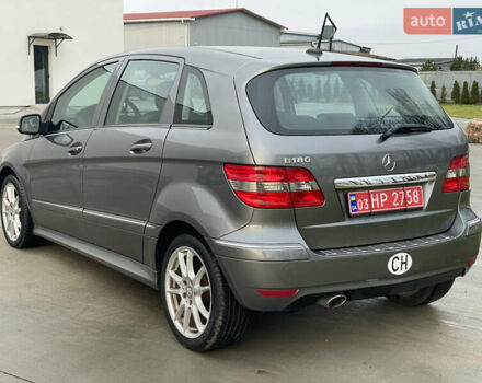 Сірий Мерседес Б-клас, об'ємом двигуна 1.7 л та пробігом 195 тис. км за 8300 $, фото 6 на Automoto.ua