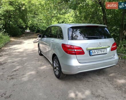 Сірий Мерседес Б-клас, об'ємом двигуна 1.8 л та пробігом 250 тис. км за 8700 $, фото 7 на Automoto.ua