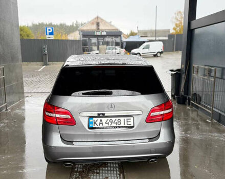 Мерседес Б-клас 2012 у Володарке на Automoto.ua Сірий Мерседес Б-клас, об'ємом двигуна 1.8 л та пробігом 298 тис. км за 14700 $, фото 1 на Automoto.ua