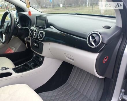 Сірий Мерседес Б-клас, об'ємом двигуна 1.8 л та пробігом 136 тис. км за 11500 $, фото 18 на Automoto.ua