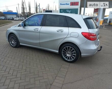 Сірий Мерседес Б-клас, об'ємом двигуна 1.8 л та пробігом 136 тис. км за 11500 $, фото 7 на Automoto.ua