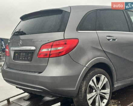 Сірий Мерседес Б-клас, об'ємом двигуна 0 л та пробігом 144 тис. км за 8500 $, фото 3 на Automoto.ua