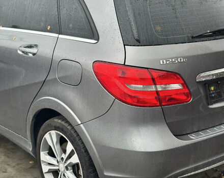 Сірий Мерседес Б-клас, об'ємом двигуна 0 л та пробігом 144 тис. км за 8500 $, фото 2 на Automoto.ua