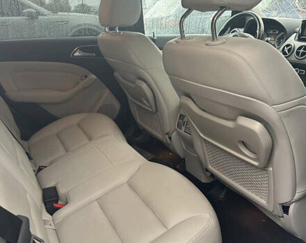 Сірий Мерседес Б-клас, об'ємом двигуна 0 л та пробігом 144 тис. км за 8500 $, фото 7 на Automoto.ua