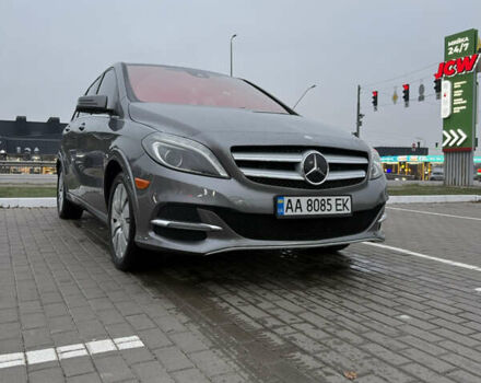 Серый Мерседес Б-класс, объемом двигателя 0 л и пробегом 140 тыс. км за 8500 $, фото 2 на Automoto.ua