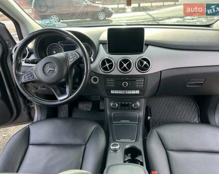 Серый Мерседес Б-класс, объемом двигателя 0 л и пробегом 106 тыс. км за 12500 $, фото 9 на Automoto.ua