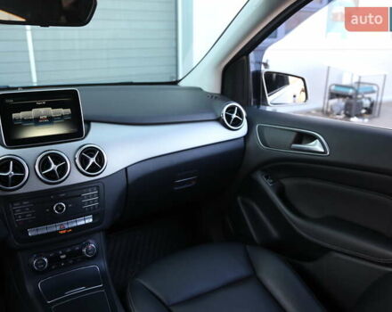 Серый Мерседес Б-класс, объемом двигателя 0 л и пробегом 144 тыс. км за 9900 $, фото 14 на Automoto.ua