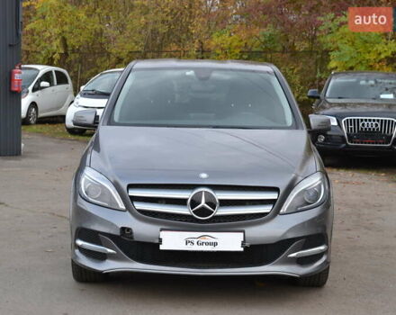 Серый Мерседес Б-класс, объемом двигателя 0 л и пробегом 112 тыс. км за 9999 $, фото 2 на Automoto.ua