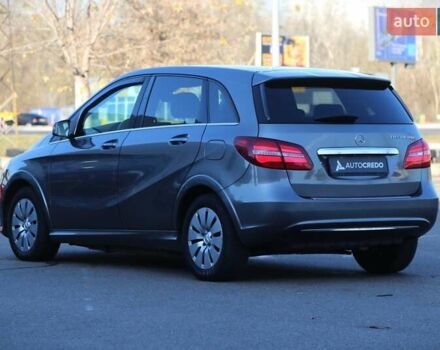 Серый Мерседес Б-класс, объемом двигателя 0 л и пробегом 144 тыс. км за 9900 $, фото 4 на Automoto.ua