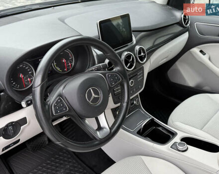 Сірий Мерседес Б-клас, об'ємом двигуна 0 л та пробігом 115 тис. км за 9450 $, фото 9 на Automoto.ua