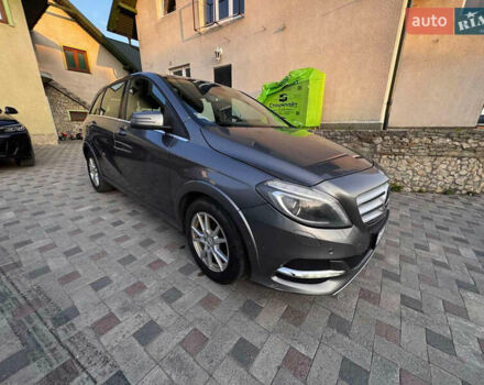 Серый Мерседес Б-класс, объемом двигателя 2 л и пробегом 240 тыс. км за 9200 $, фото 2 на Automoto.ua