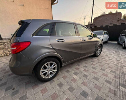 Серый Мерседес Б-класс, объемом двигателя 2 л и пробегом 240 тыс. км за 9200 $, фото 4 на Automoto.ua