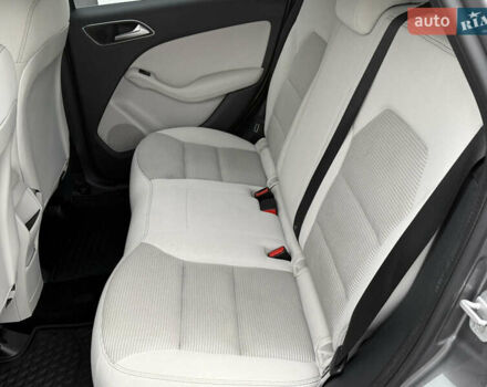 Сірий Мерседес Б-клас, об'ємом двигуна 0 л та пробігом 115 тис. км за 9450 $, фото 19 на Automoto.ua