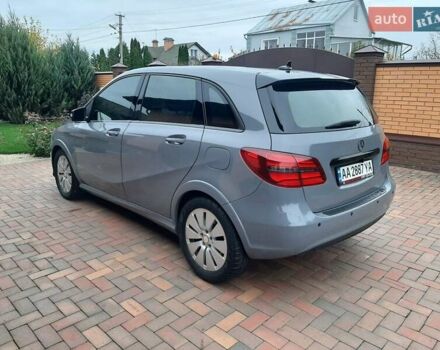 Серый Мерседес Б-класс, объемом двигателя 0 л и пробегом 181 тыс. км за 8500 $, фото 6 на Automoto.ua