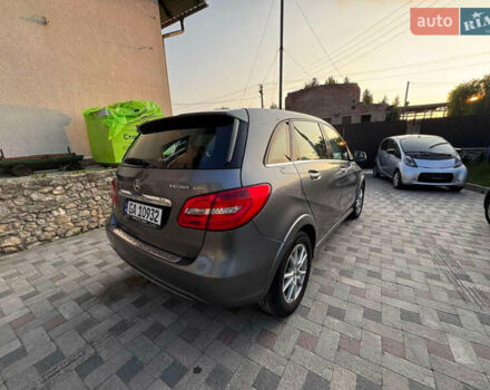 Серый Мерседес Б-класс, объемом двигателя 2 л и пробегом 240 тыс. км за 9200 $, фото 5 на Automoto.ua