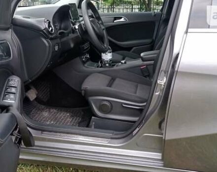 Сірий Мерседес Б-клас, об'ємом двигуна 0 л та пробігом 100 тис. км за 11500 $, фото 34 на Automoto.ua