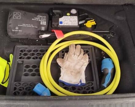 Серый Мерседес Б-класс, объемом двигателя 0 л и пробегом 119 тыс. км за 9400 $, фото 4 на Automoto.ua