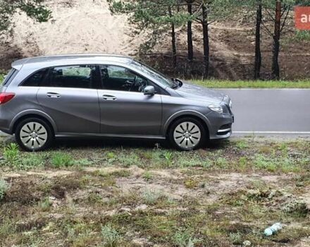 Серый Мерседес Б-класс, объемом двигателя 0 л и пробегом 130 тыс. км за 9000 $, фото 3 на Automoto.ua