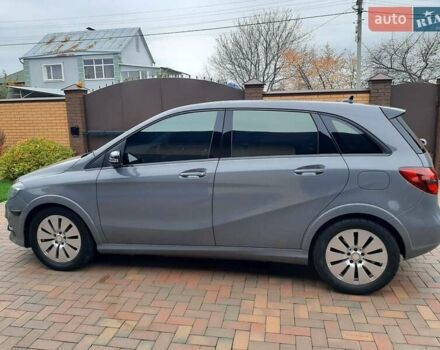 Серый Мерседес Б-класс, объемом двигателя 0 л и пробегом 181 тыс. км за 8500 $, фото 3 на Automoto.ua