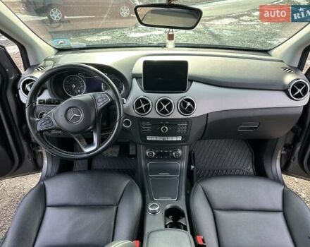 Серый Мерседес Б-класс, объемом двигателя 0 л и пробегом 106 тыс. км за 12500 $, фото 10 на Automoto.ua