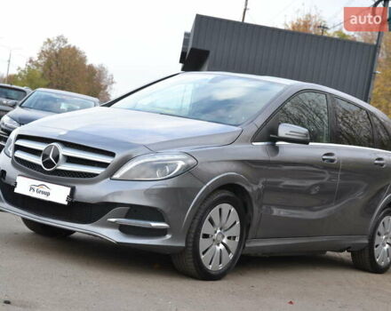 Серый Мерседес Б-класс, объемом двигателя 0 л и пробегом 112 тыс. км за 9999 $, фото 1 на Automoto.ua